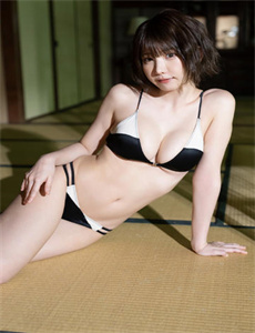 解脱美女睡衣